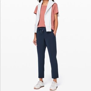 Lululemon Navy Blue Crop Joggers 7/8 Luxtreme Sz 6